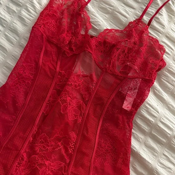 ** Victoria’s Secret ** Elegant Red Lace Lingerie Set adjustable with garter - M - Picture 2 of 13